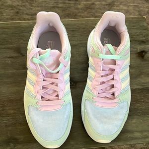 Adidas Cloudfoam womans size 8 in pink, white and mint. Never worn.